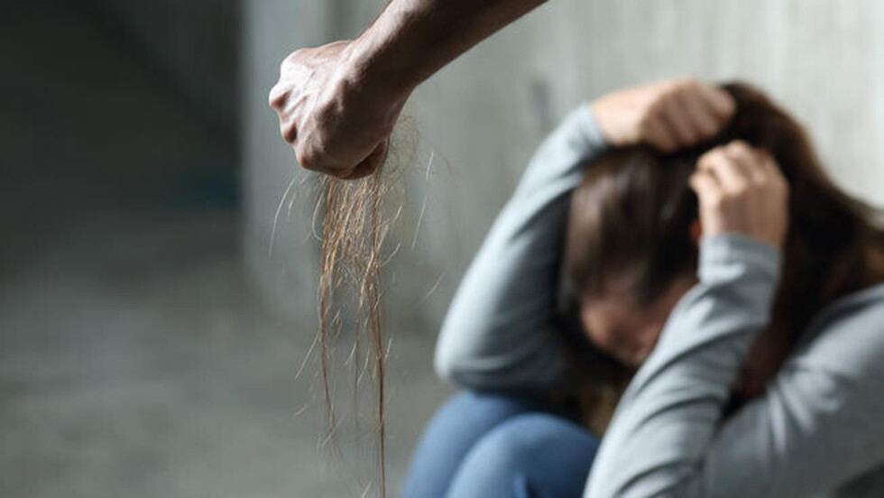 Policía es aprehendido por agredir a ex pareja