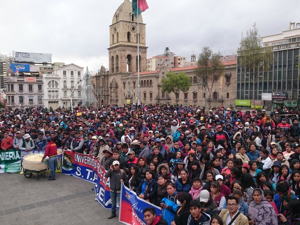 UPEA protagoniza masiva movilización y pacta unidad de lucha con la UMSA