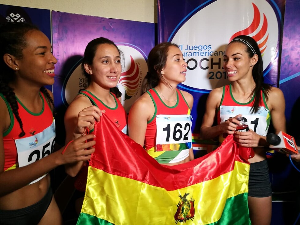 Dos tarijeñas logran plata en relevos 4x100
