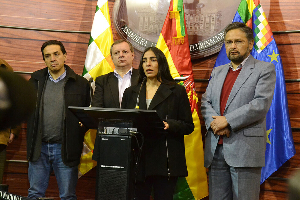 Gobierno abre la posibilidad de modificar la Ley 195 y buscar financiamiento para la UPEA Gobierno abre la posibilidad de modificar la Ley 195 y buscar financiamiento para la UPEA