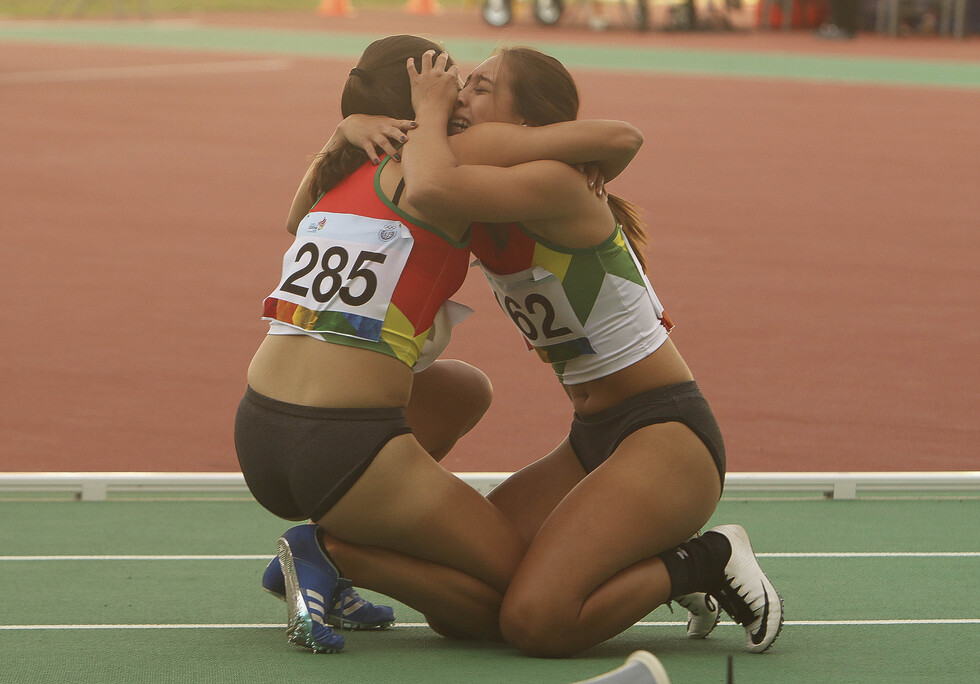 Dos tarijeñas logran plata en relevos 4x100