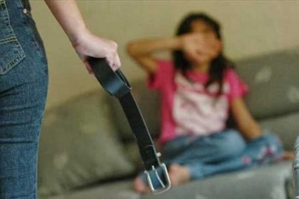 Pareja es denunciada por golpear a su hija