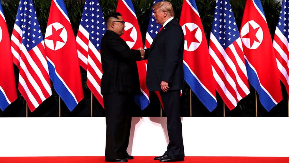 Donald Trump y Kim Jong-un se estrechan la mano en Singapur