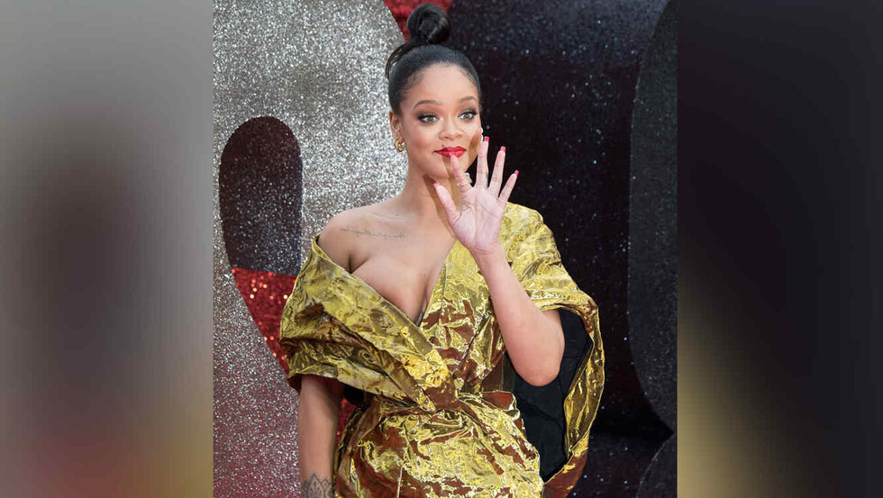 A Rihanna por poco se le sale una boob