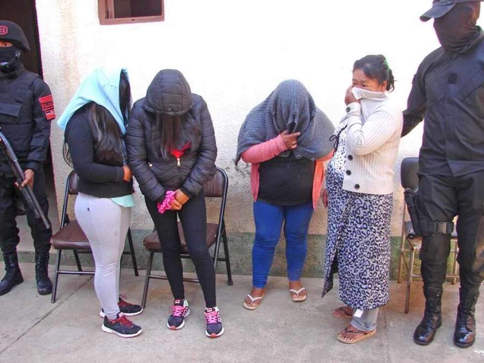 Dos mujeres  robaron en el Campesino y  las atraparon