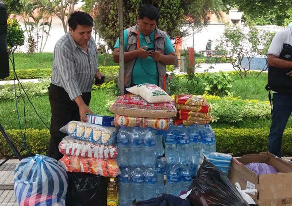 Entregan ayuda a damnificados de las lluvias
