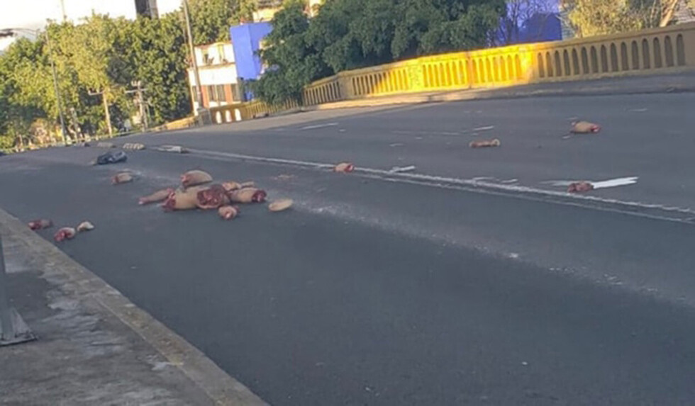 Dos cuerpos descuartizados fueron esparcidos en avenida