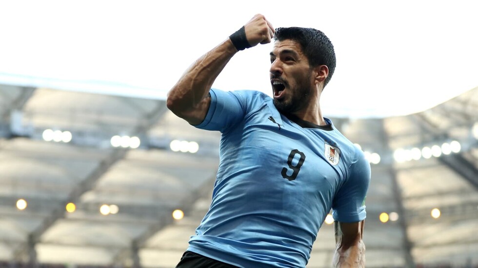 Suárez desenfunda y clasifica a Uruguay
