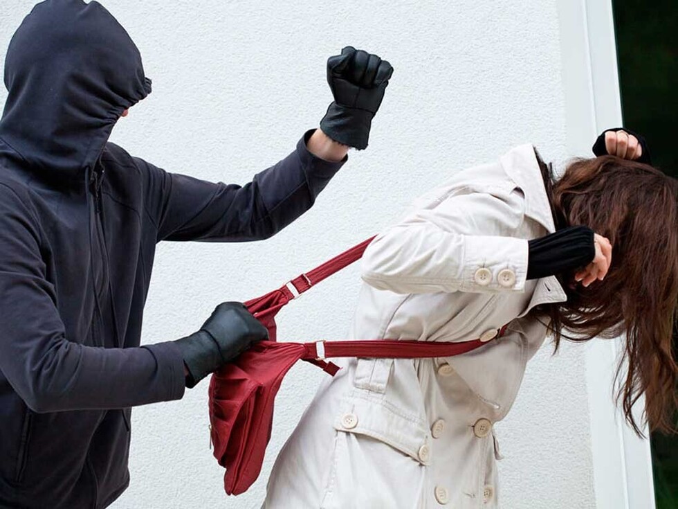 Envían a la cárcel a sujeto que asaltó a mujer en la calle