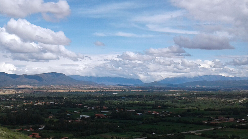 El cielo de Tarija visto desde la parte baja de la falda La queñua
