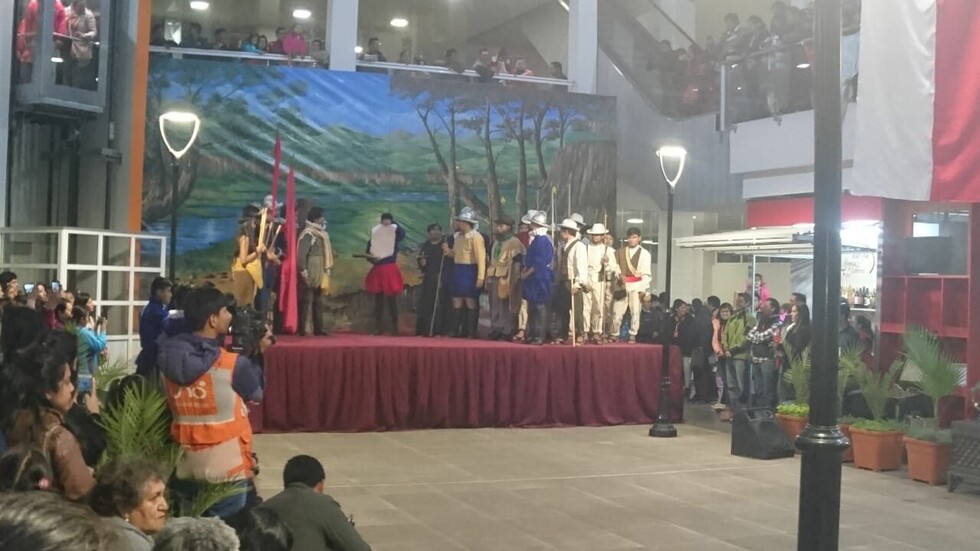 Teatralizacion de la fundación de Tarija en el mercado central