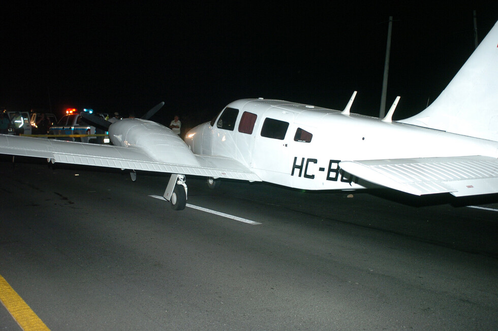 Aduana incauta una avioneta que fue abandonada en aeropuerto cruceño