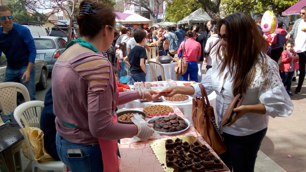 Realizan mini feria de Santa Anita en la plazuela Sucre