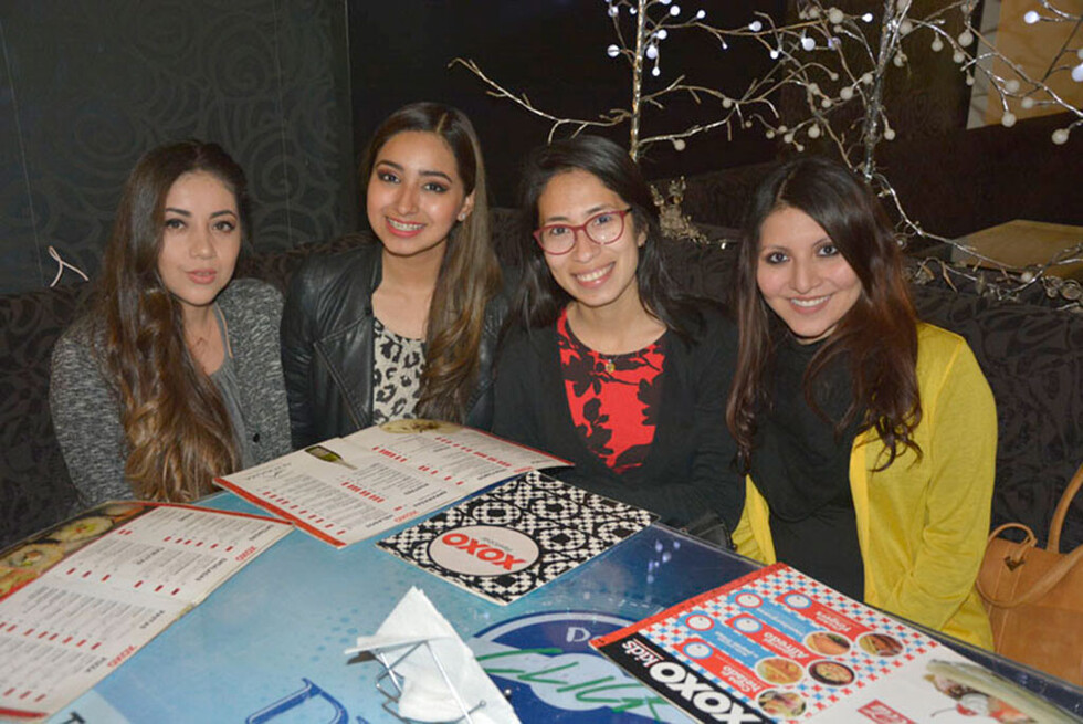 Cena de amigos en Xoxo