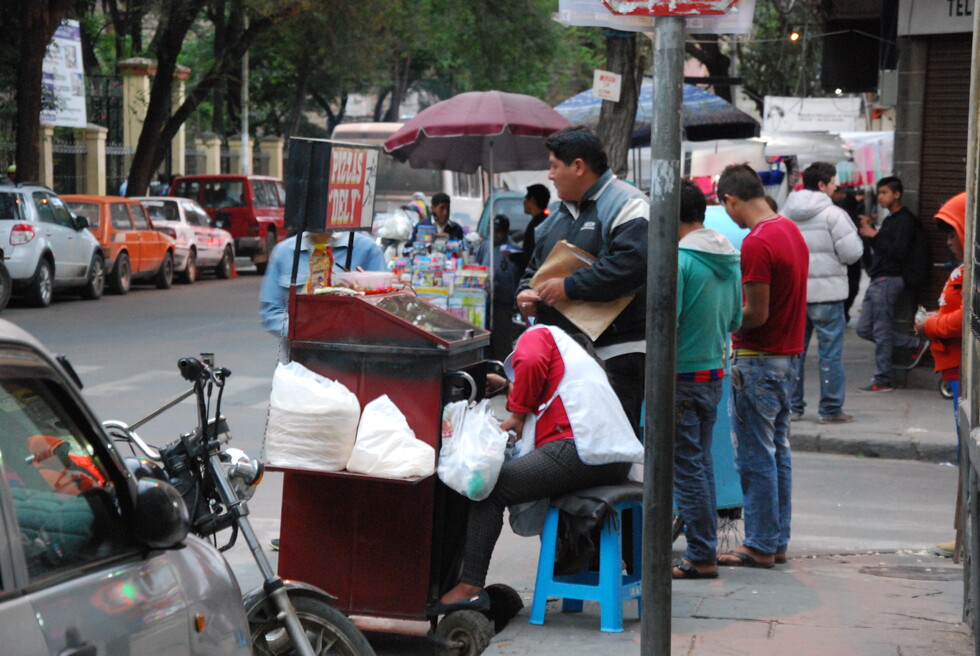 Impunidad al volante, aumenta  venta de ropa y quesos en autos