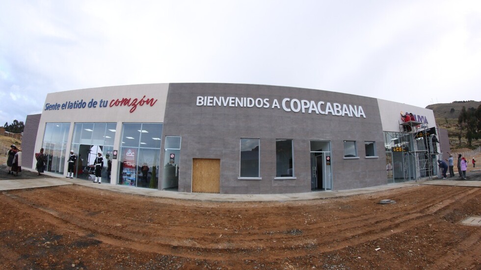 Gobierno inaugura el aeropuerto Tito Yupanqui en Copacabana