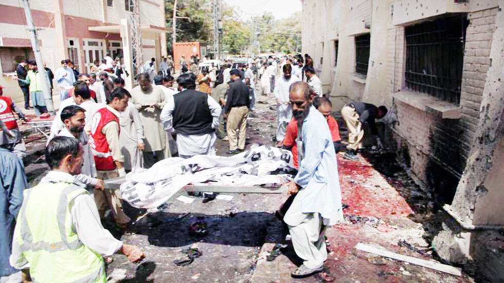 Al menos 89 muertos tras dos atentados en Pakistán