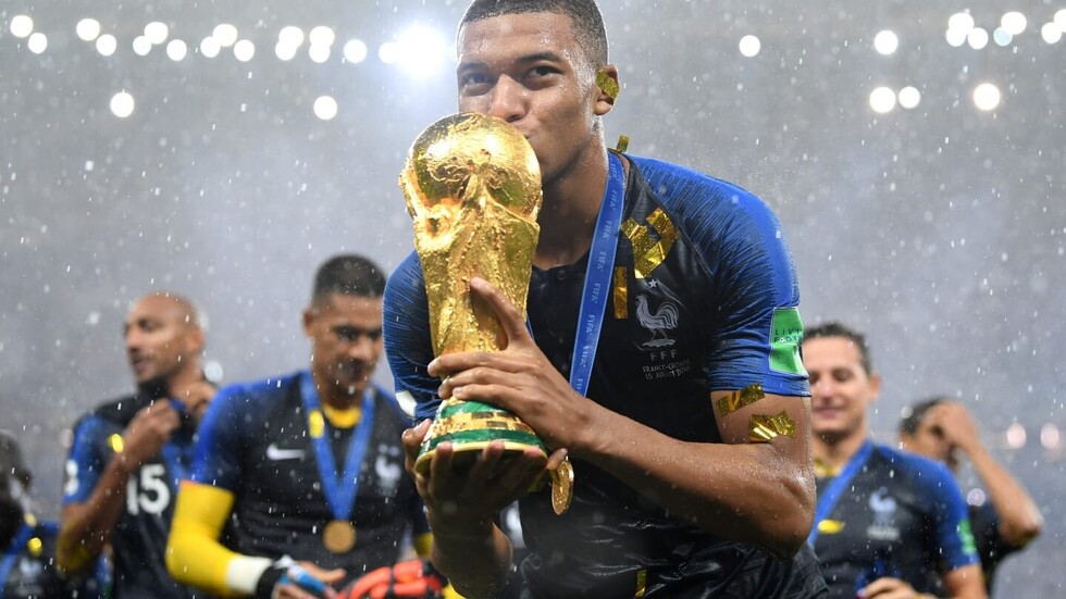 MBAPPÉ: Tras los pasos de Pelé