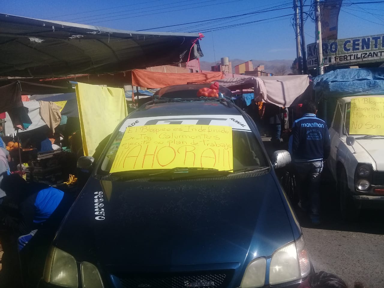 Continúa bloqueo en Mercado Campesino e intendente pide esperar Normativa