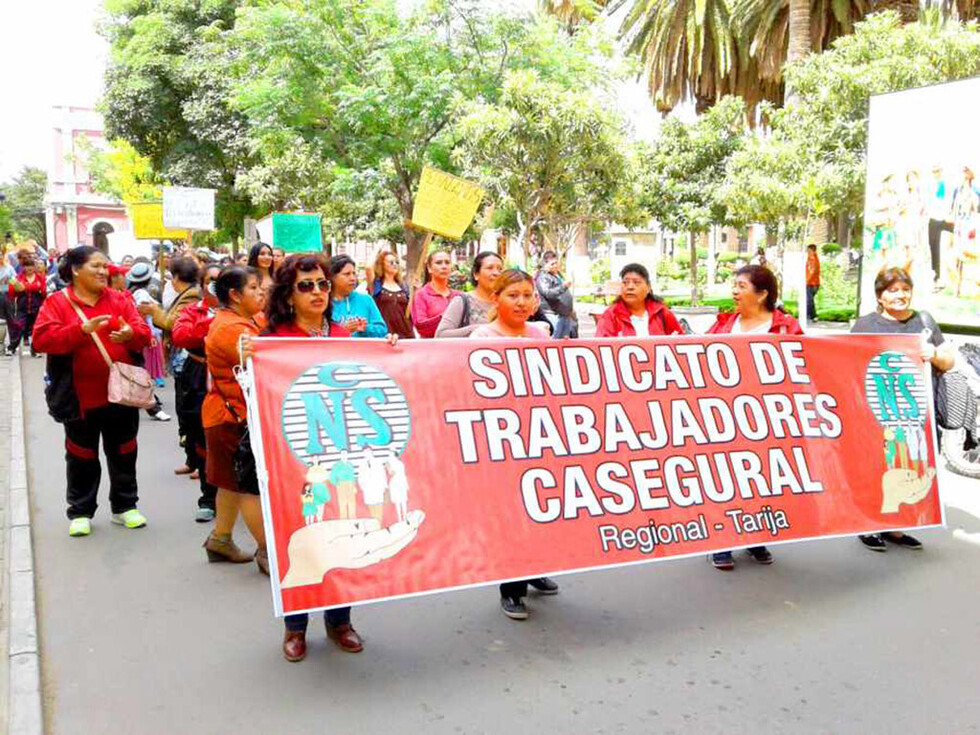 Trabajadores de CNS Tarija marchan y exigen la renuncia del Gerente General (VIDEO)