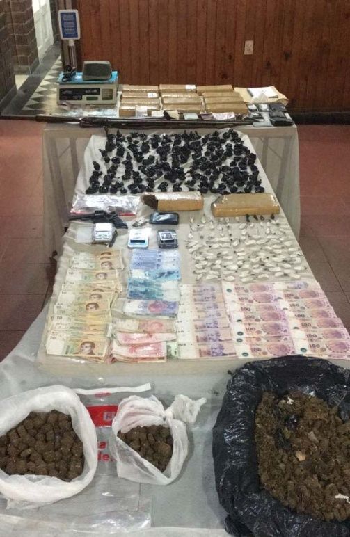 Un narco se escondió en un tanque de agua