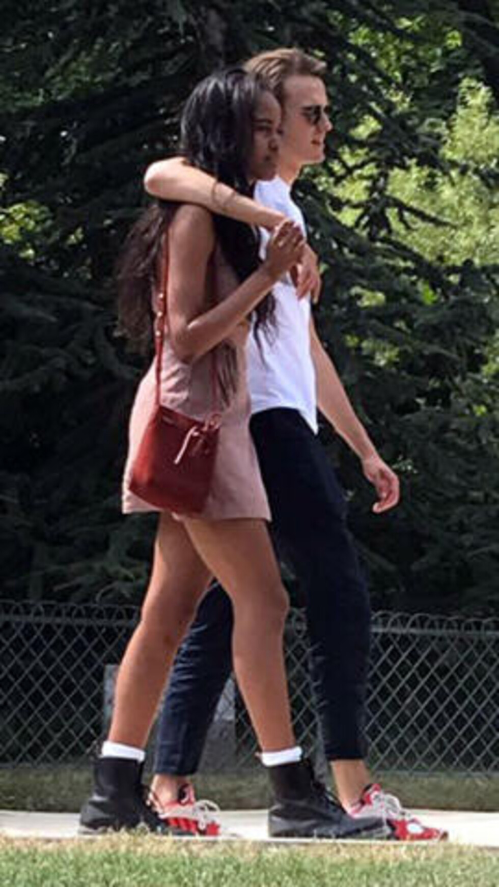 Captan a Malia Obama junto  a su novio