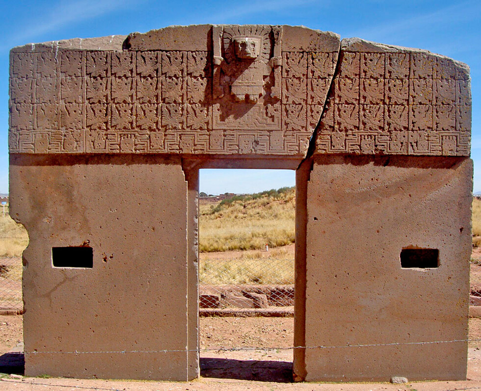 Tiahuanaco, la puerta de los dioses  y los supervivientes de la Atlántida