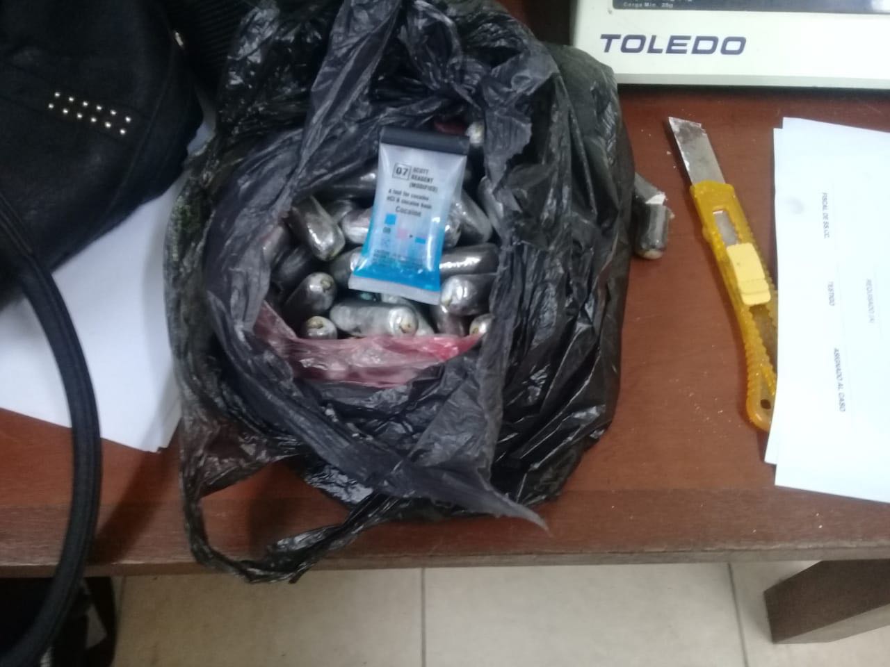 Una mujer es aprehendida con 78 cápsulas de cocaína
