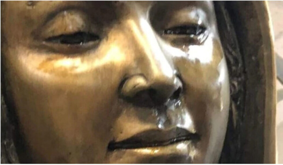 Estatua de Virgen María “lloró” aceite de oliva