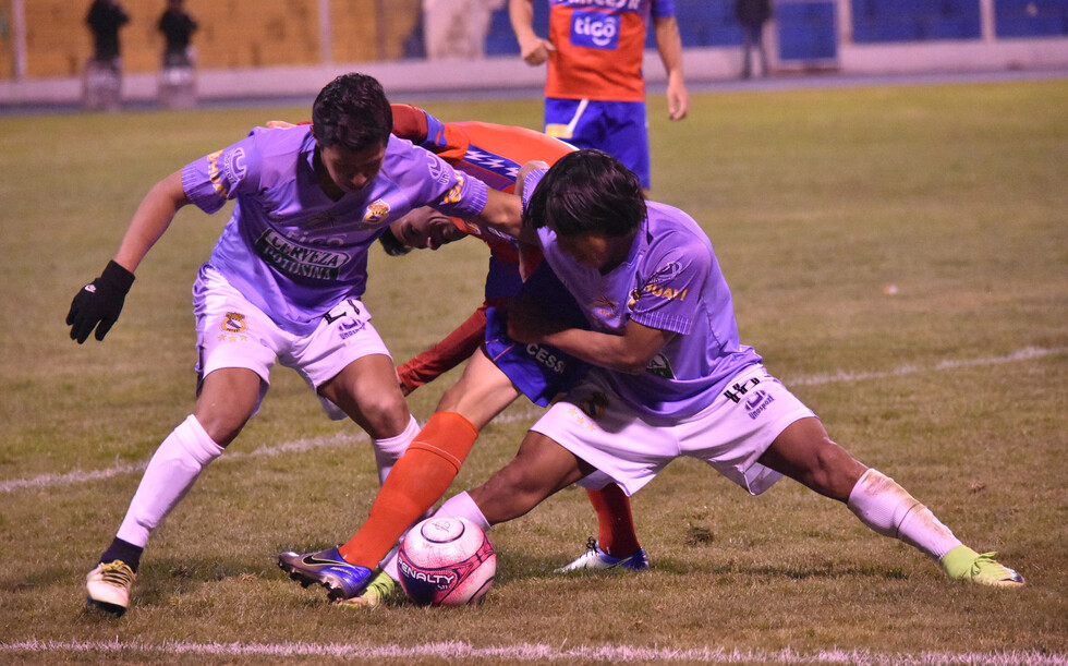 Real Potosí salva un empate en tiempo de adición
