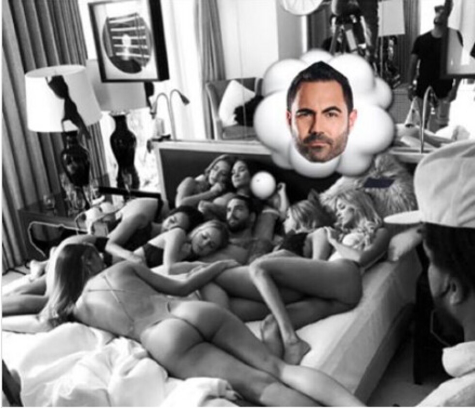 Maluma sale en una foto  con 7 mujeres