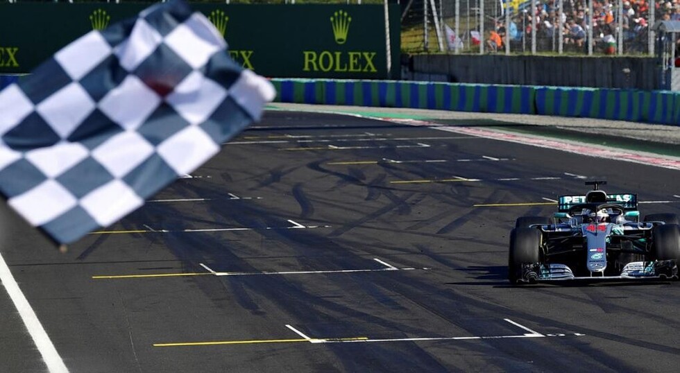 Hamilton gana en Hungría y se va al receso pensando en Fangio
