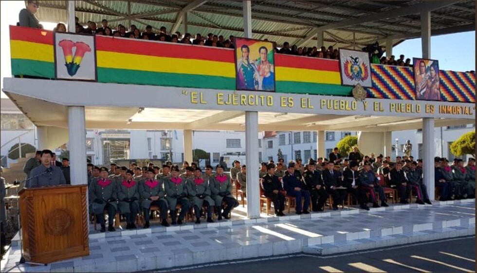 China entrega equipamiento al Ejército de Bolivia