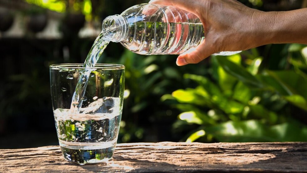 El agua durante las comidas
