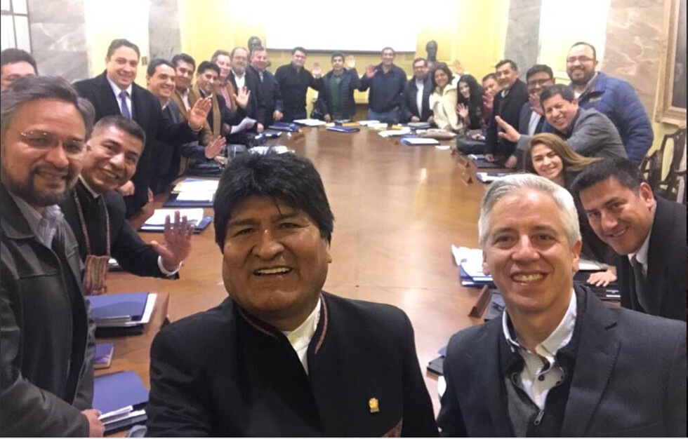 Gabinete Presidencial se despide con una selfie del Palacio Quemado que ahora será un museo