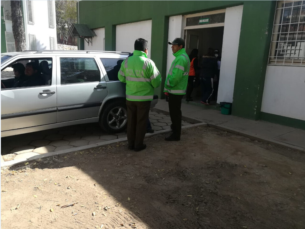 Mujer muere e investigan  presunto homicidio suicidio