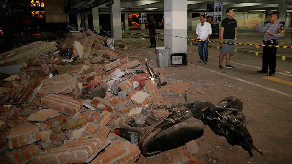 Un fuerte terremoto de 6,9 en Indonesia deja al menos 39 muertos