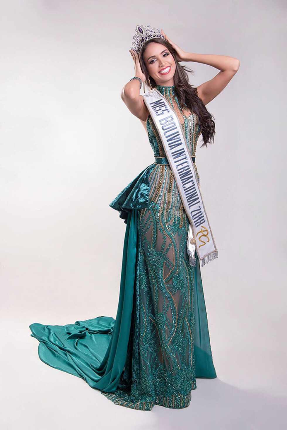 Maria Elena Antelo es Bolivia en el  World Miss Tourism