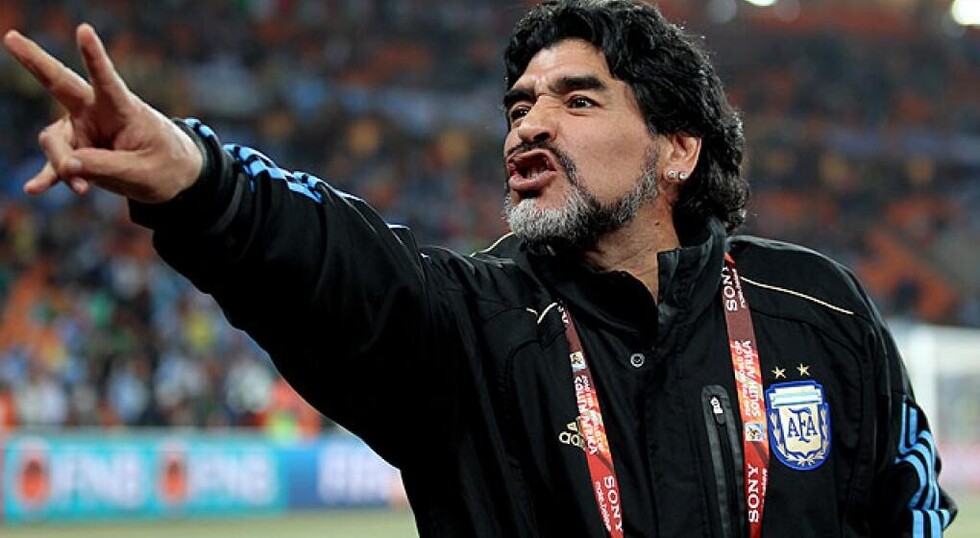 Maradona se postuló para  dirigir a su selección