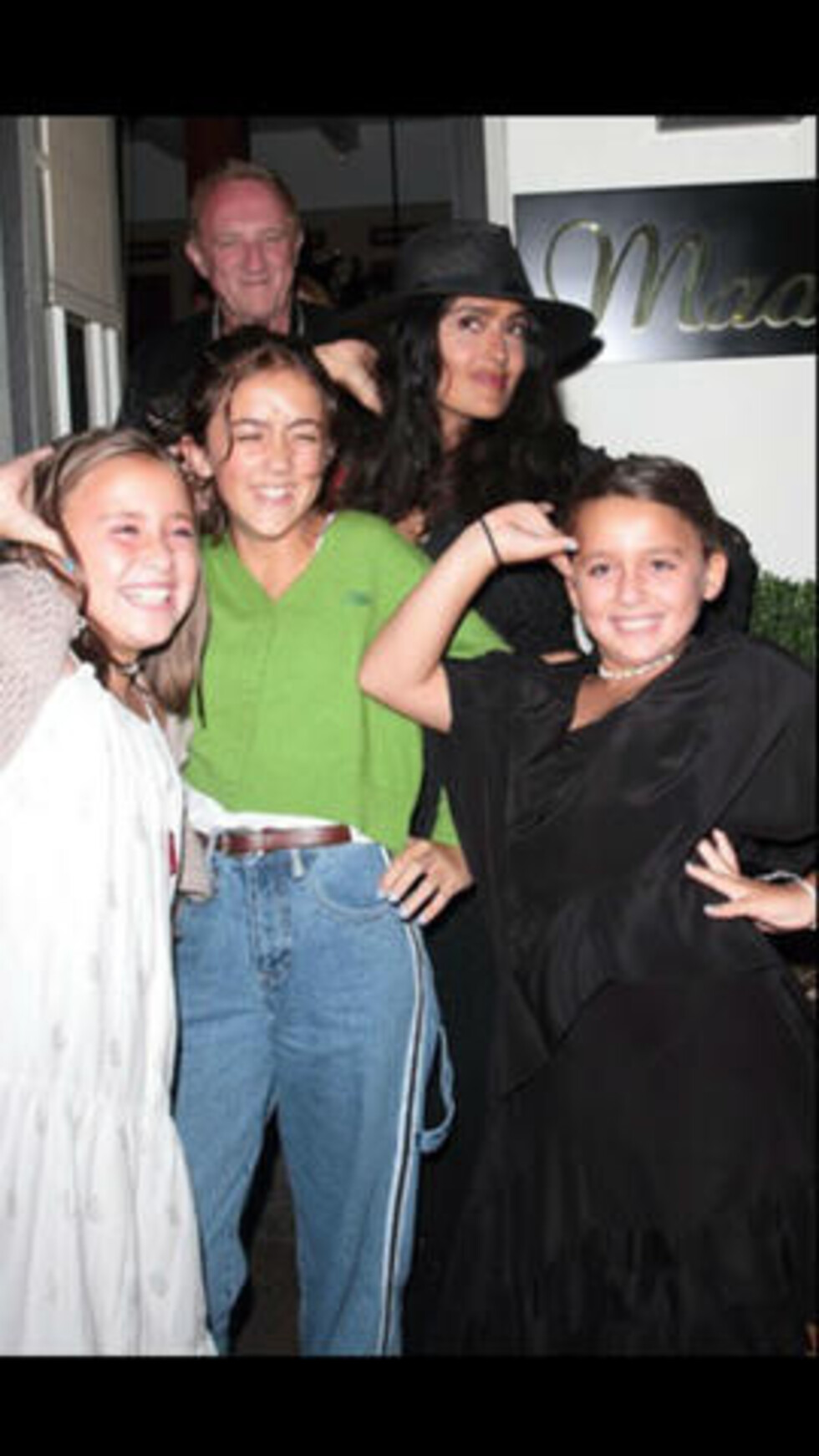 Salma Hayek  enseñó estilo a  su Valentina
