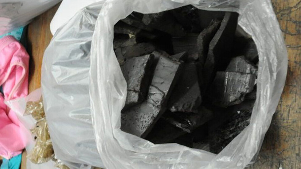 Cae boliviano con “cocaína negra” en aeropuerto de Brasil