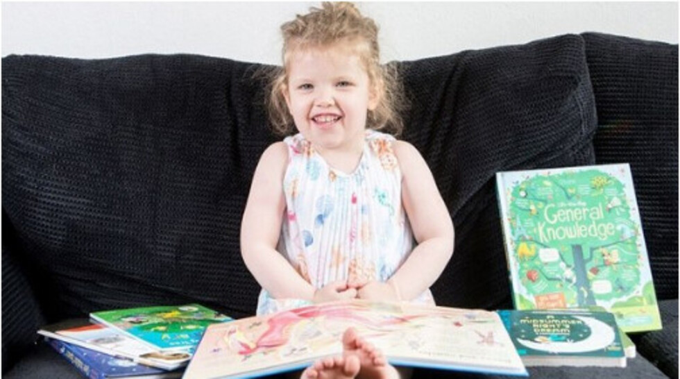 Niña tiene un CI mayor al de Einstein y Hawking