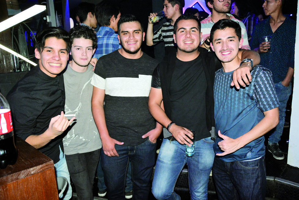 Noches de  disco en la chura Tarija