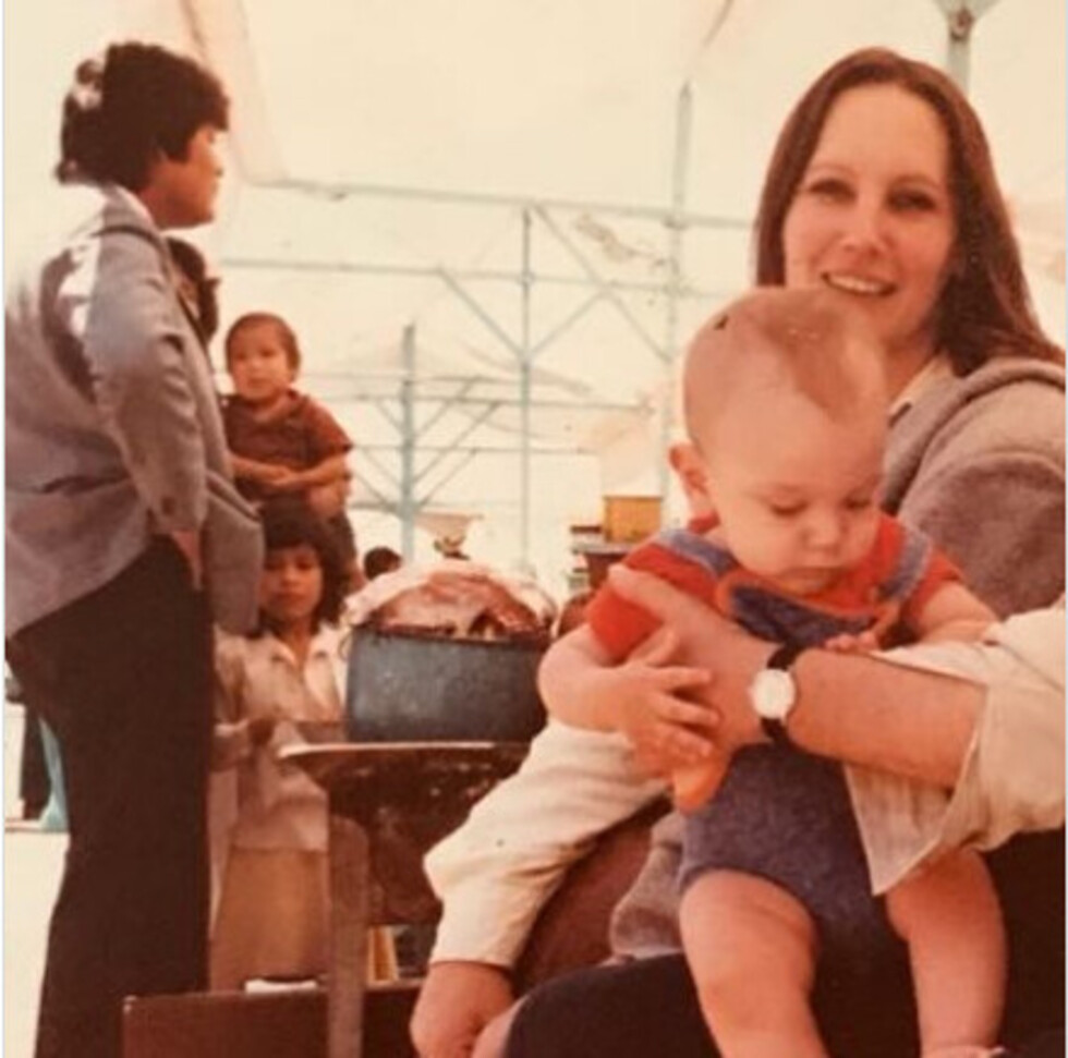 Diego Luna  comparte foto  con su madre
