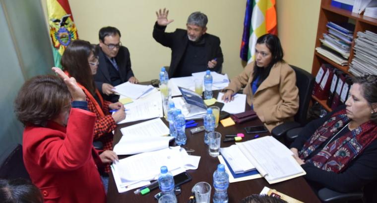Legisladores del MAS advierten al TSE que no tiene competencia para inhabilitar a Evo