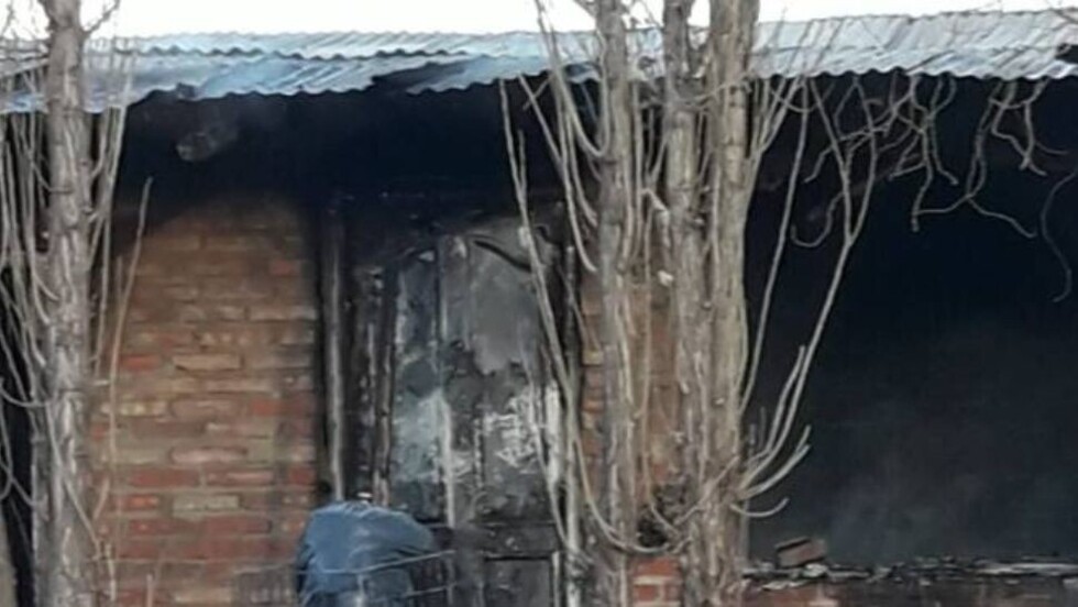 Sujeto golpeó a su ex pareja y le quemó la casa