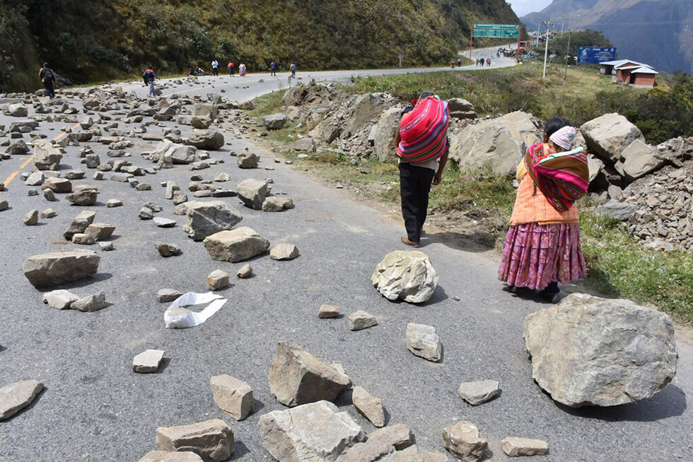 Cocaleros bloquean el ingreso a los Yungas y norte paceño
