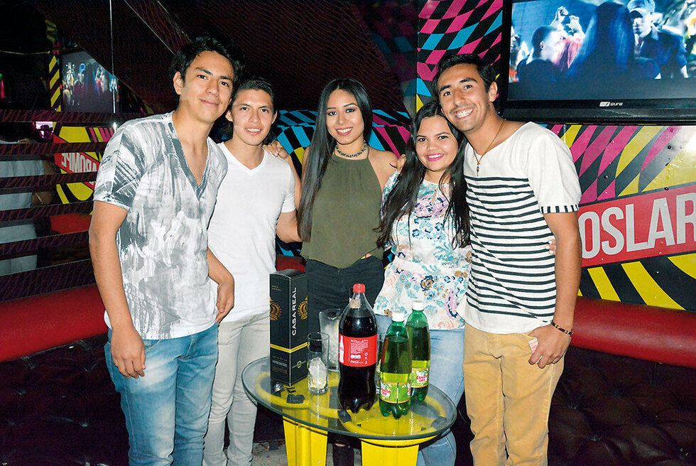 Disfrutando  de la disco  con amigos