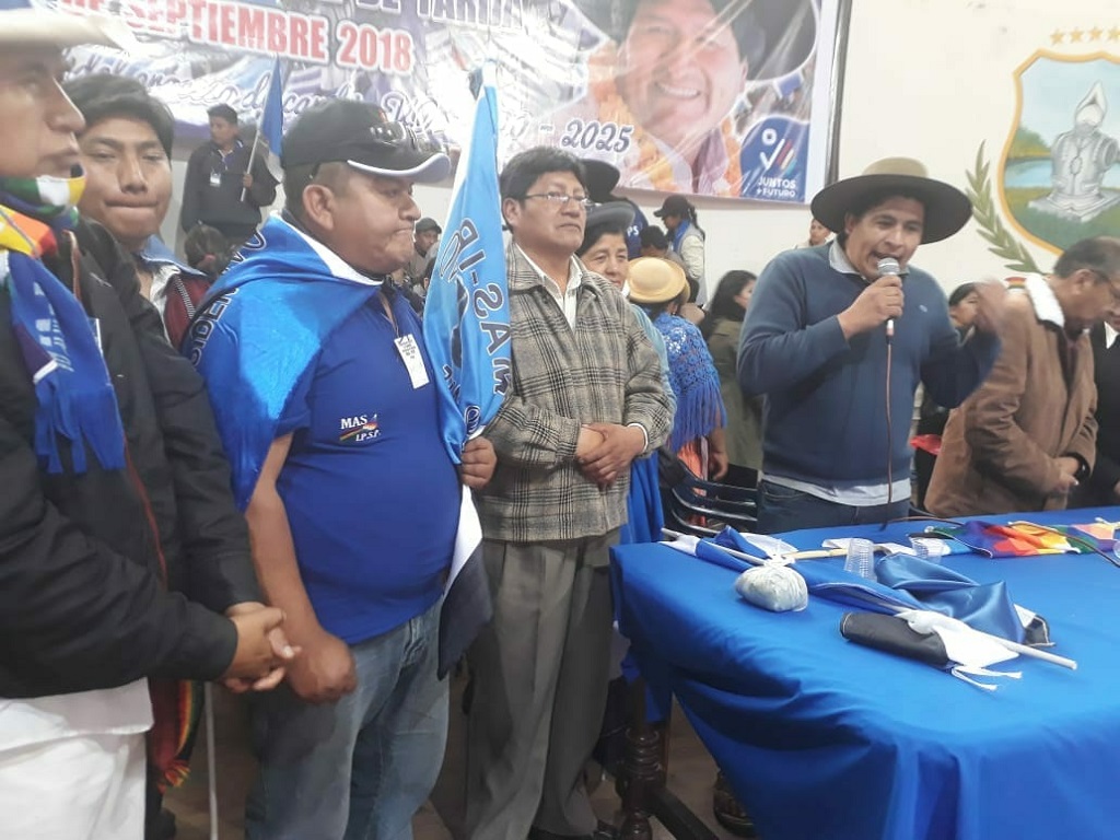 Entre golpes, campesinos imponen a Carlos Acosta como nuevo líder del MAS - Tarija