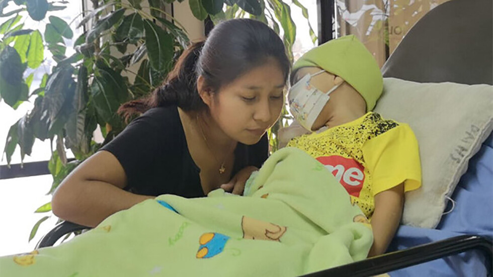 Sebastián es llevado a Brasil para tratamiento de cáncer